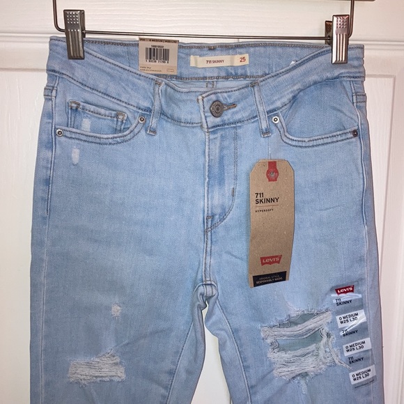 NWT Levi's 711 Hypersoft Ripped Jeans 25 MSRP $69.50 - Picture 3 of 8